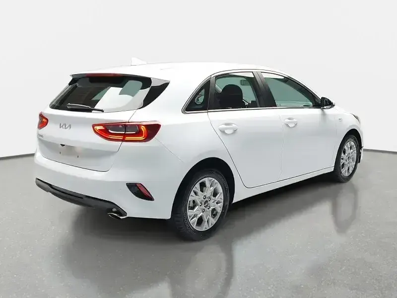 Usado Kia Ceed Comfort 140 CV (102 kW) 2024 Blanco Utilitario