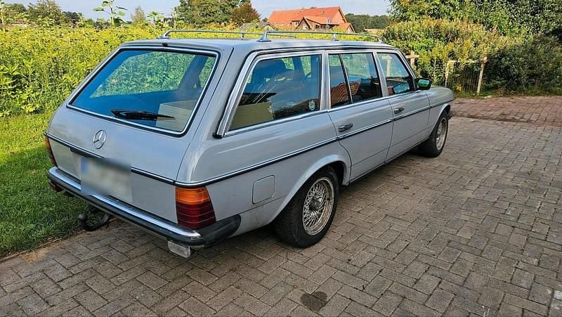 Gebraucht Mercedes 300 125 PS (91 kW) 1985 Grau Kombi