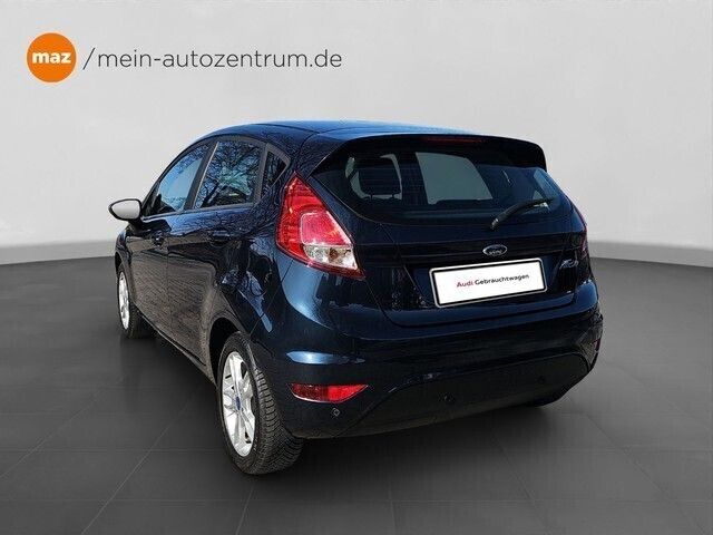 Gebraucht Ford Fiesta Celebration 80 PS (58 kW) 2017 Mitternachtsblau Kleinwagen