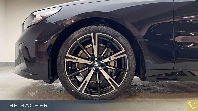 Neu BMW 540 Performance 303 PS (222 kW) 2026 Carbonschwarz metallic Kombi