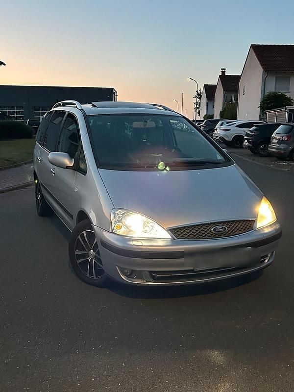 Silber Gebraucht 2004 Ford Galaxy Van / Kleinbus | 2.000 € (Guter Preis) - Bild 1/4