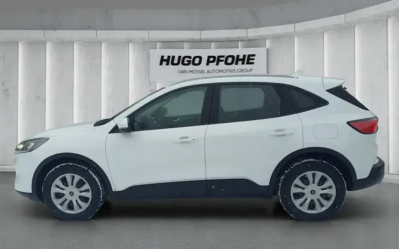 Second-hand Ford Kuga Cool & Connect 120 CP (88 kW) 2021 Alb SUV