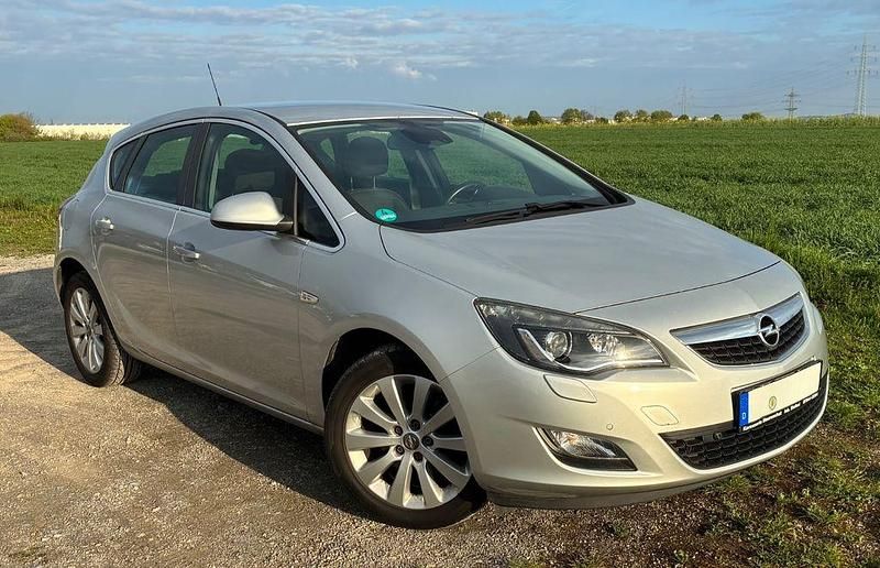 Gebraucht Opel Astra 125 PS (91 kW) 2011 Grau Limousine