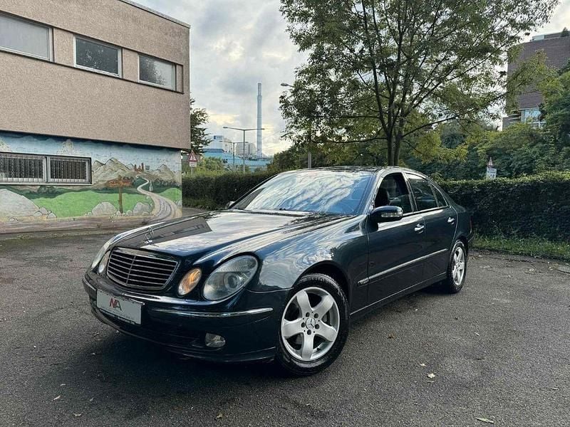 Schwarz Gebraucht 2003 Mercedes E240 Limousine | 4.650 € (Fairer Preis) - Bild 1/4