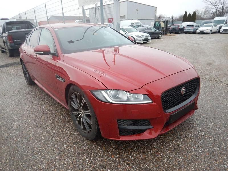 Gebraucht Jaguar XF R-Sport 179 PS (131 kW) 2016 Rot Limousine
