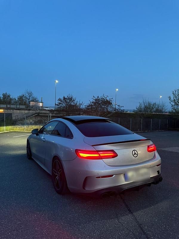 Gebraucht Mercedes E220 AMG 194 PS (142 kW) 2017 Silber Coupé