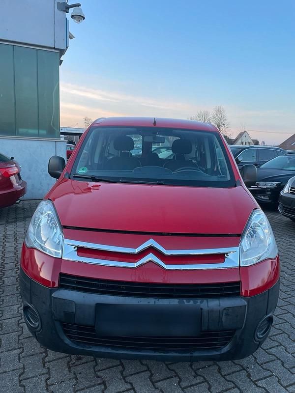 Gebraucht Citroën Berlingo Attraction 75 PS (55 kW) 2011 Rot Van / Kleinbus