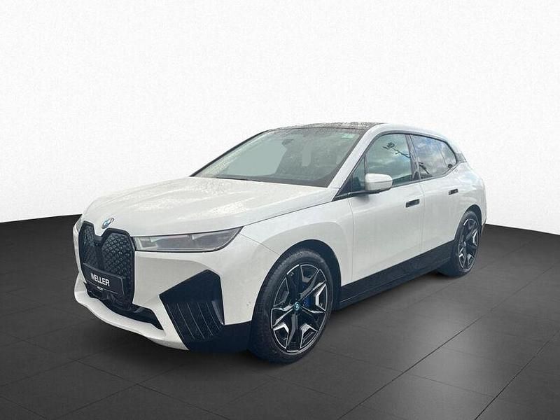 Gebraucht BMW iX Comfort Edition 239 kW (326 PS) 2023 Mineralweiß (weiß) SUV