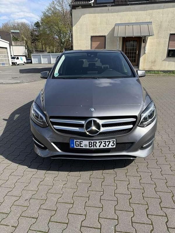 Gebraucht Mercedes B200 Style 156 PS (114 kW) 2016 Van / Kleinbus