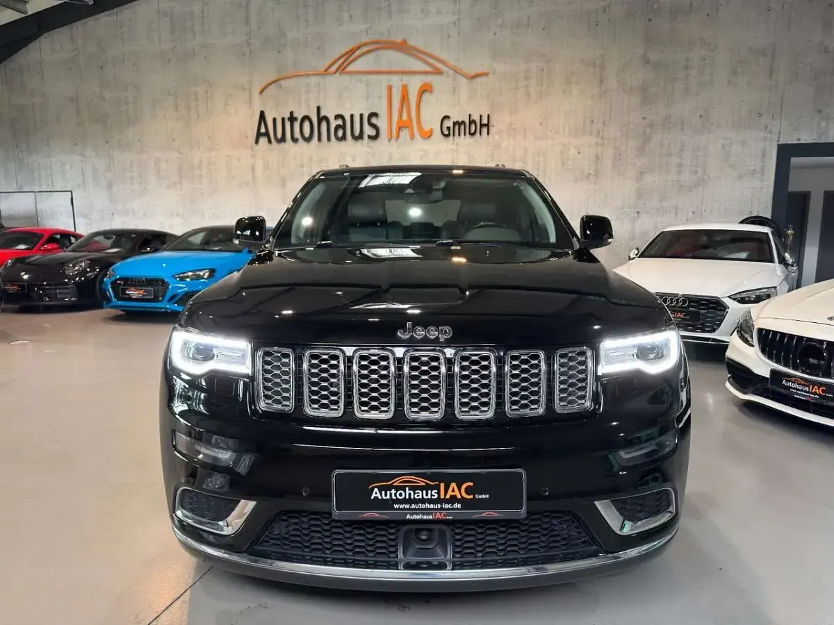 Gebraucht Jeep Grand Cherokee Summit 250 PS (183 kW) 2019 Diamond black SUV