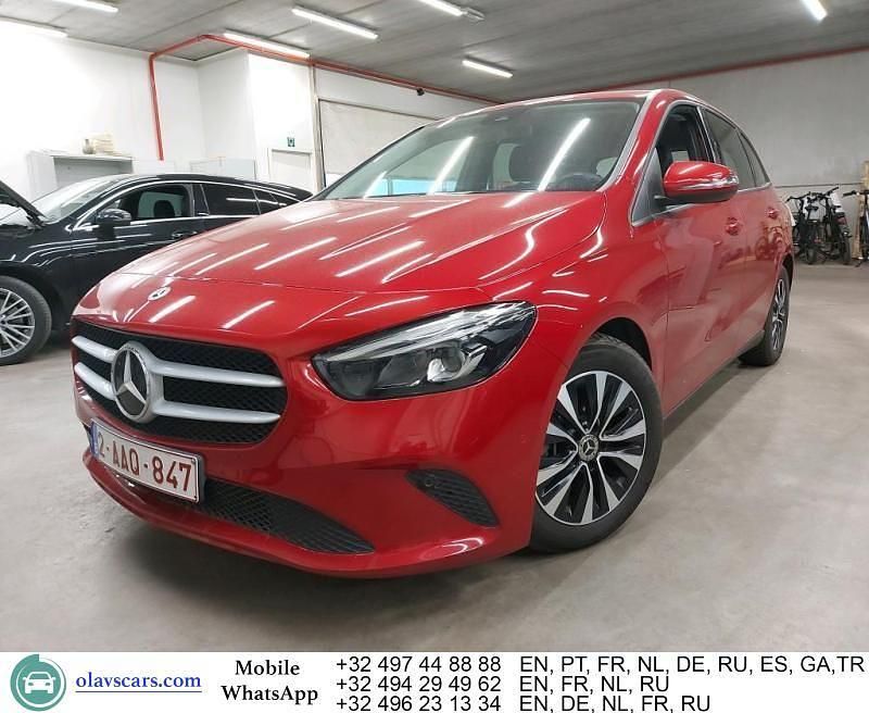 Gebraucht Mercedes B180 116 PS (85 kW) 2021 Rot Van / Kleinbus