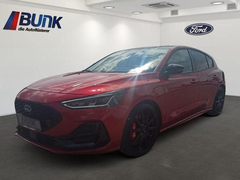Fantastic red metall Gebraucht 2023 Ford Focus ST Limousine | 33.490 € (Etwas zu teuer) - Bild 1/4