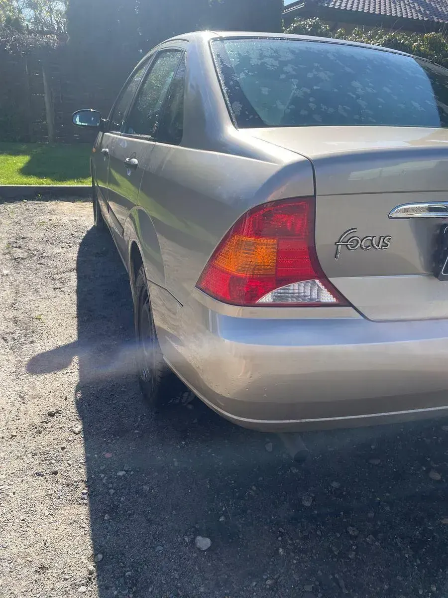 Gebraucht Ford Focus Ghia 101 PS (74 kW) 1999 Gold Limousine