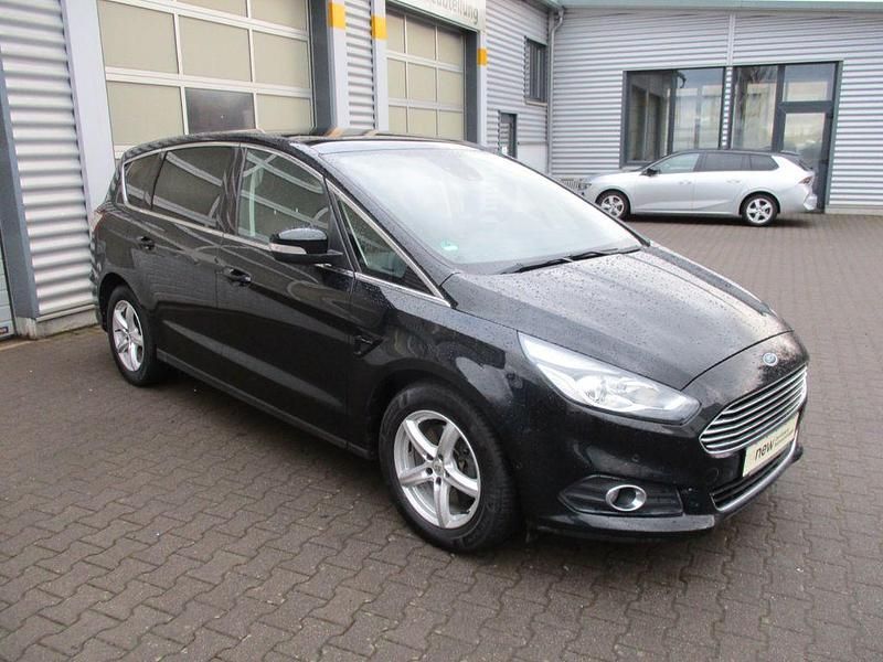 Gebraucht Ford S-MAX Titanium 150 PS (110 kW) 2019 Schwarz Van / Kleinbus