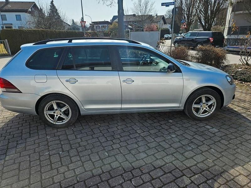 Gebraucht VW Golf VI Match 140 PS (102 kW) 2013 Silber Kleinwagen