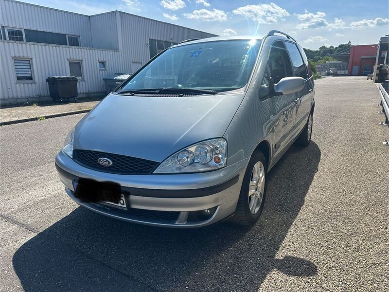 Grau Gebraucht 2002 Ford Galaxy Ghia Van / Kleinbus | 1.490 € (Guter Preis) - Bild 1/4