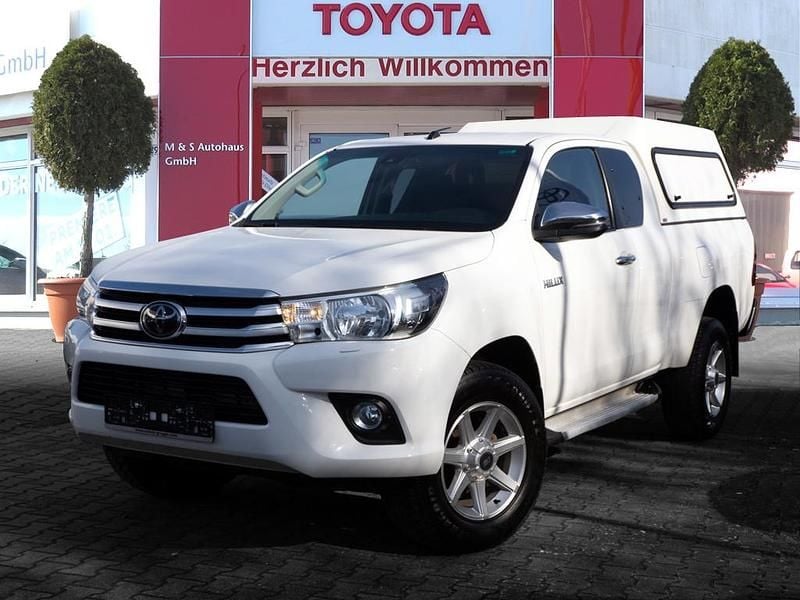 Weiss Gebraucht 2017 Toyota HiLux Comfort Abholung | 21.990 € (Guter Preis) - Bild 1/4