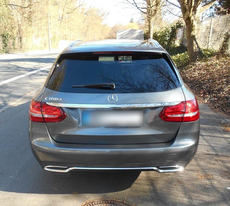 Gebraucht Mercedes C180 116 PS (85 kW) 2017 Grau Kombi