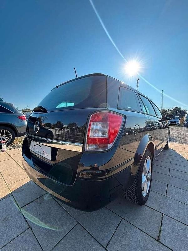 Gebraucht Opel Astra Edition 116 PS (85 kW) 2009 Schwarz Kombi