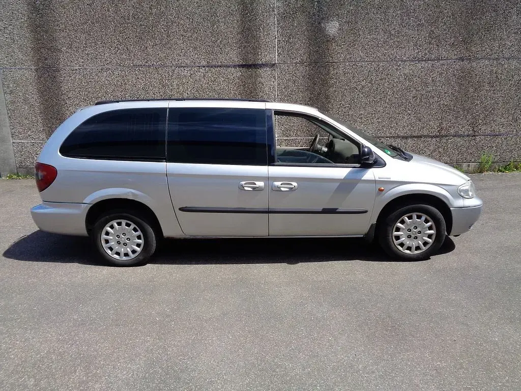 Gebraucht Chrysler Voyager 143 PS (105 kW) 2003 Silber Van / Kleinbus