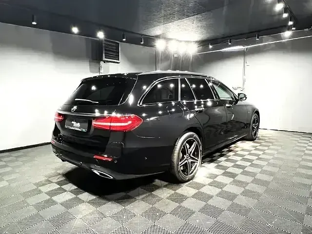 Gebraucht Mercedes E300 AMG 306 PS (225 kW) 2020 Obsidianschwarz  lack (metallic) Kombi