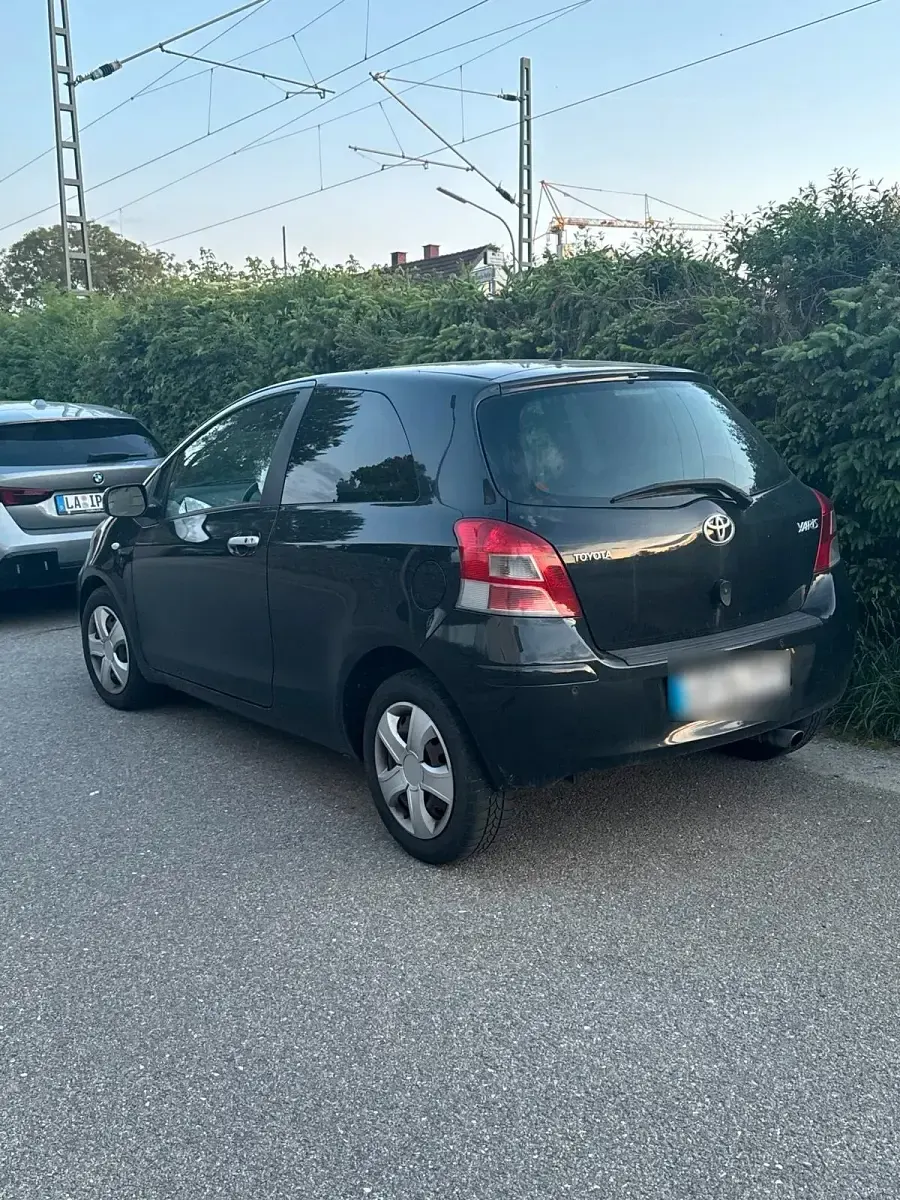 Gebraucht Toyota Yaris 99 PS (72 kW) 2011 Schwarz Kleinwagen