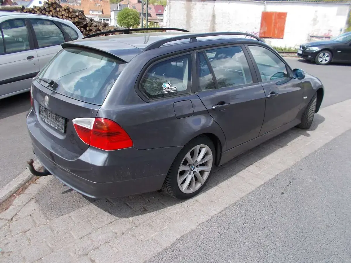 Second-hand BMW 320 163 CP (119 kW) 2006 Gri Break