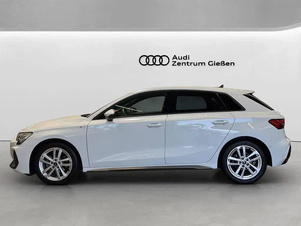Gebraucht Audi A3 Ambiente 150 PS (110 kW) 2025 Gletscherweiß metallic Limousine