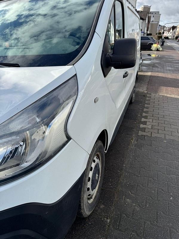 Gebraucht Renault Trafic 90 PS (66 kW) 2015 Weiß Van / Kleinbus