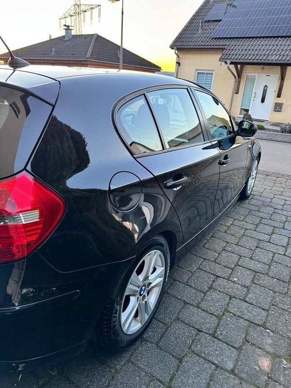 Używany BMW 118 Performance 143 KM (105 kW) 2011 Czarny Hatchback