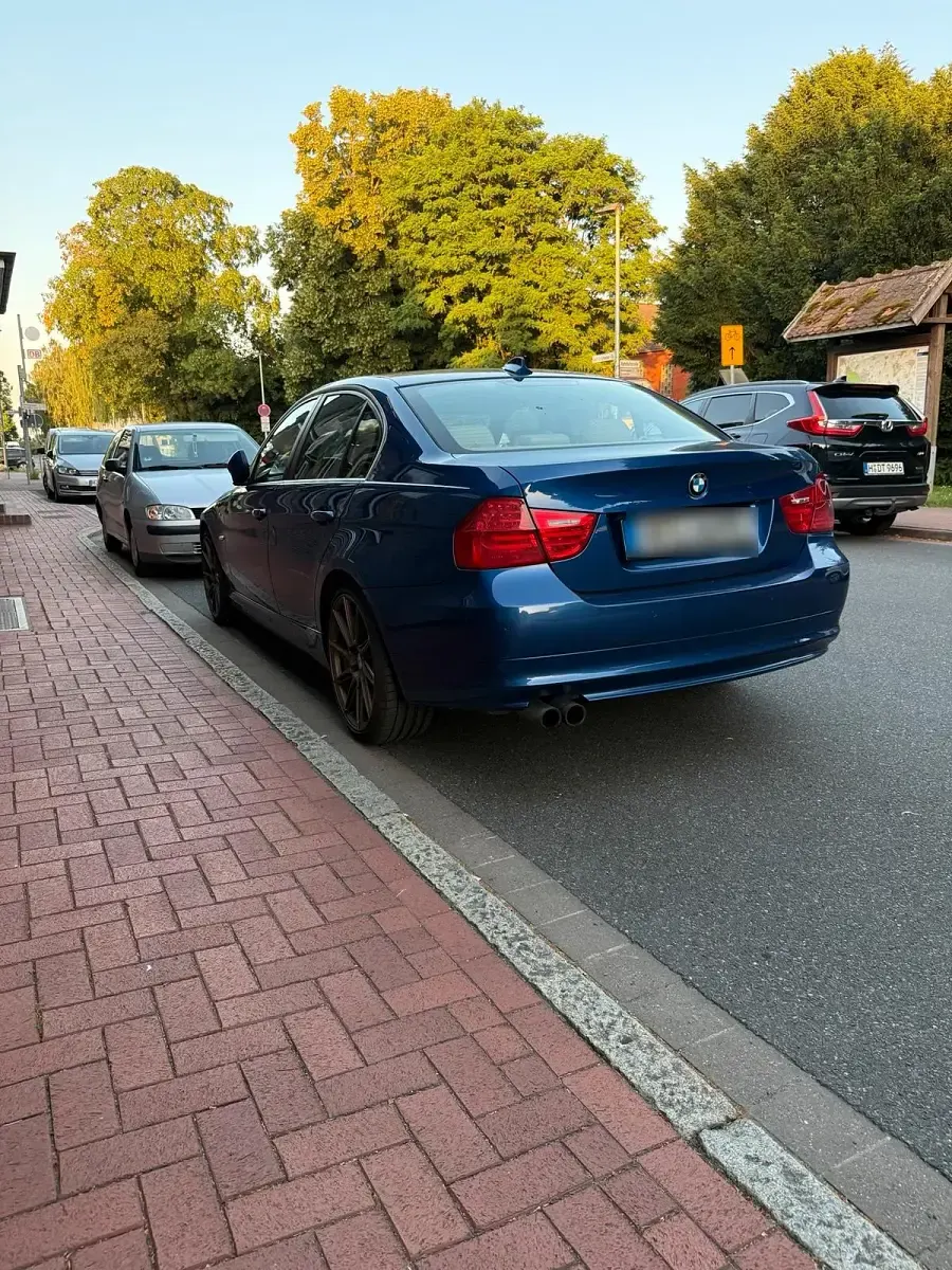 Gebraucht BMW 325 218 PS (160 kW) 2008 Blau Limousine