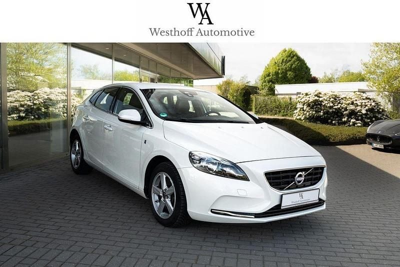 Gebraucht Volvo V40 Ocean Race 150 PS (110 kW) 2016 Crystal white pearl / metallic Kombi