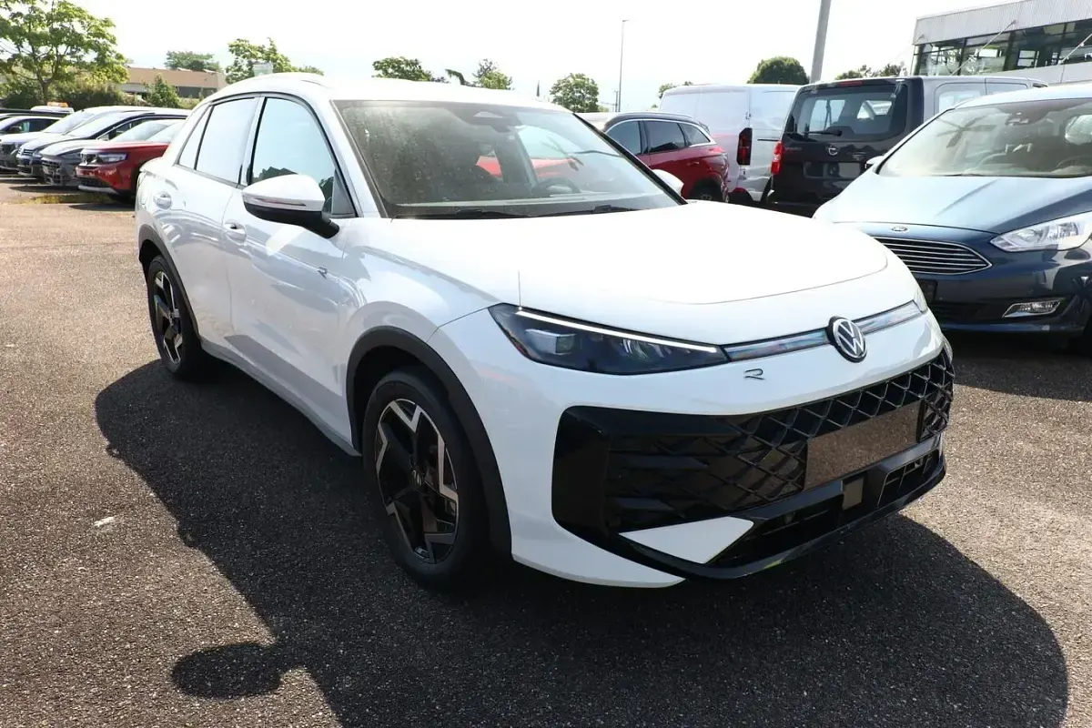 Neu VW T-Roc R-line 150 PS (110 kW) 2026 Wolf grey metallic / dach in sch SUV