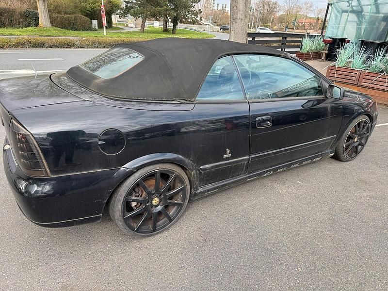 Gebraucht Opel Astra Cabriolet 147 PS (108 kW) 2001 Schwarz Cabrio