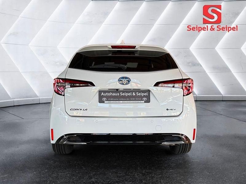 Neu Toyota Corolla 178 PS (130 kW) 2025 Weiß Limousine