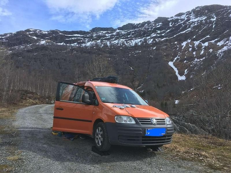 Gebraucht VW Caddy 69 PS (50 kW) 2010 Orange Van / Kleinbus