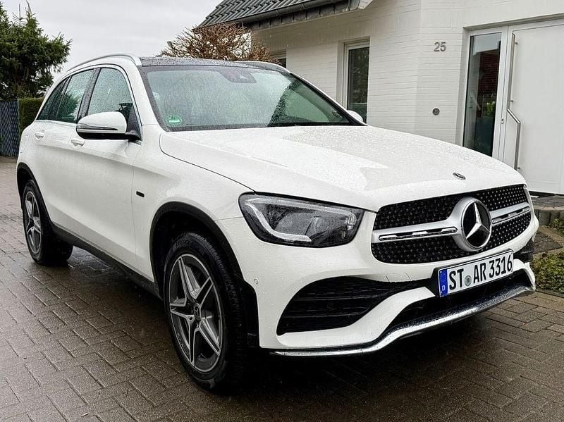 Gebraucht Mercedes GLC300e 211 PS (155 kW) 2021 Weiß SUV