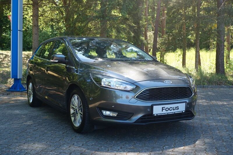 Grau Gebraucht 2018 Ford Focus Cool & Connect Limousine | 11.850 € (Guter Preis) - Bild 1/4