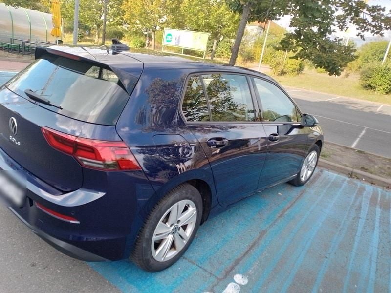Gebraucht VW Golf VIII 90 PS (66 kW) 2022 Blau Limousine