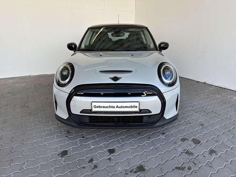 White silver met. Gebraucht 2022 Mini Cooper SE Kleinwagen | 18.798 € (Fairer Preis) - Bild 1/4