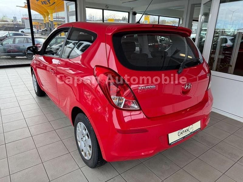 Gebraucht Hyundai i20 Edition 86 PS (63 kW) 2013 Rot Kleinwagen