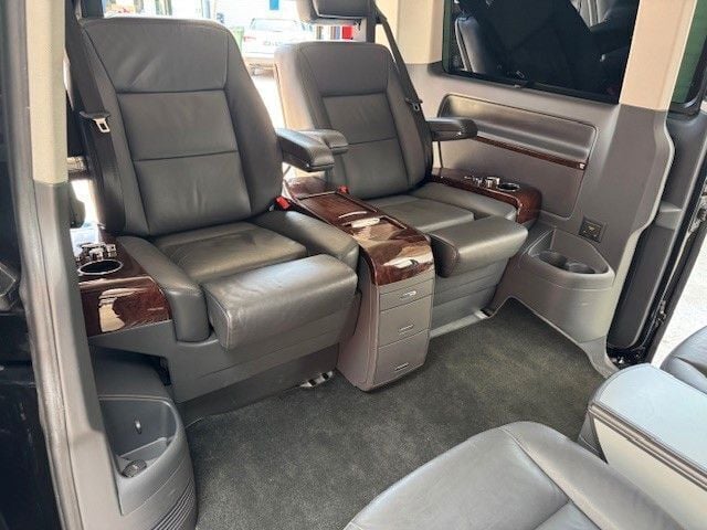 Schwarz Gebraucht 2015 VW T5 Highline Van | 19.990 € (Teuer) - Bild 1/4