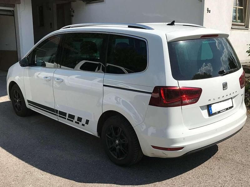 Weiß Gebraucht 2017 Seat Alhambra FR-Line Van / Kleinbus | 26.900 € - Bild 1/4