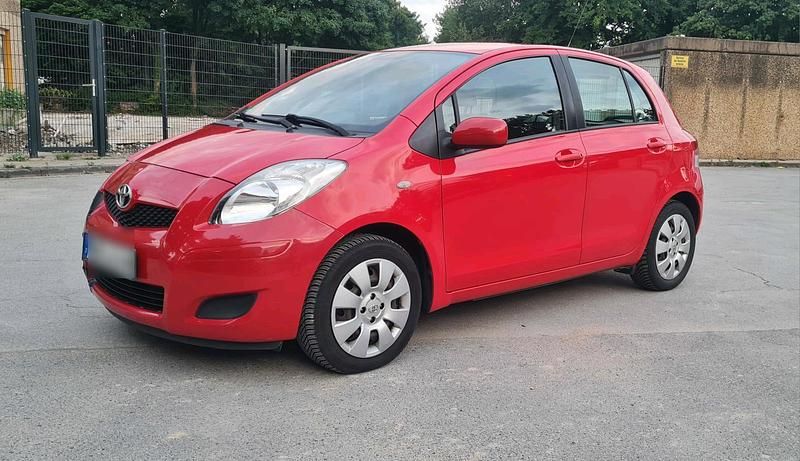 Rot Gebraucht 2009 Toyota Yaris Kleinwagen | 1.800 € (Fairer Preis) - Bild 1/4