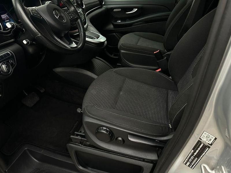 Gebraucht Mercedes V220 Edition 163 PS (119 kW) 2020 Silber Van / Kleinbus