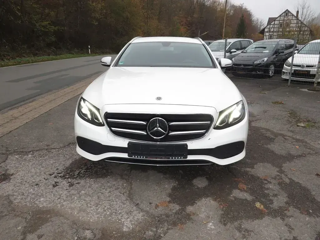 Gebraucht Mercedes E220 194 PS (142 kW) 2019 Weiß Kombi