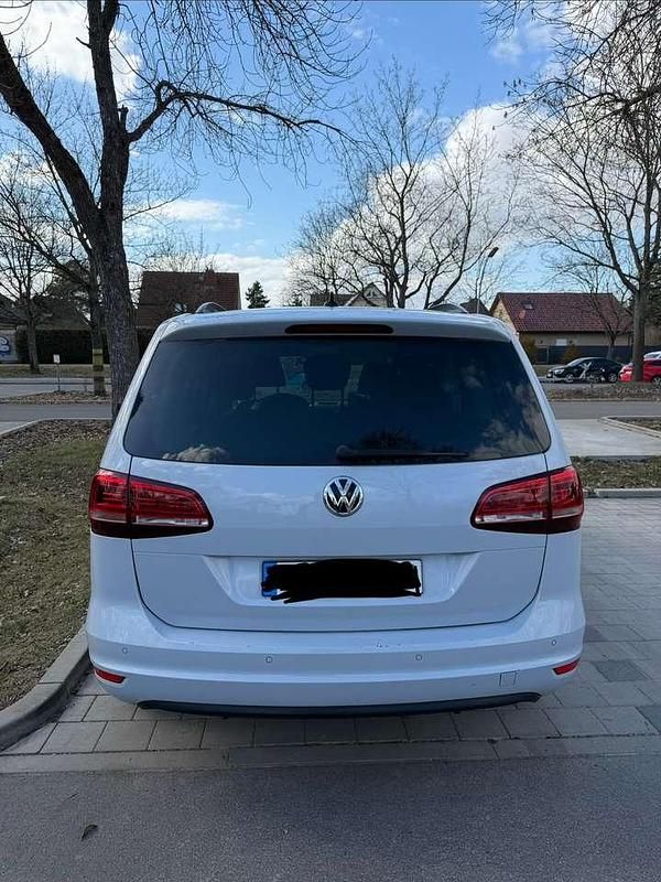 Gebraucht VW Sharan Trendline 150 PS (110 kW) 2018 Weiß Van / Kleinbus