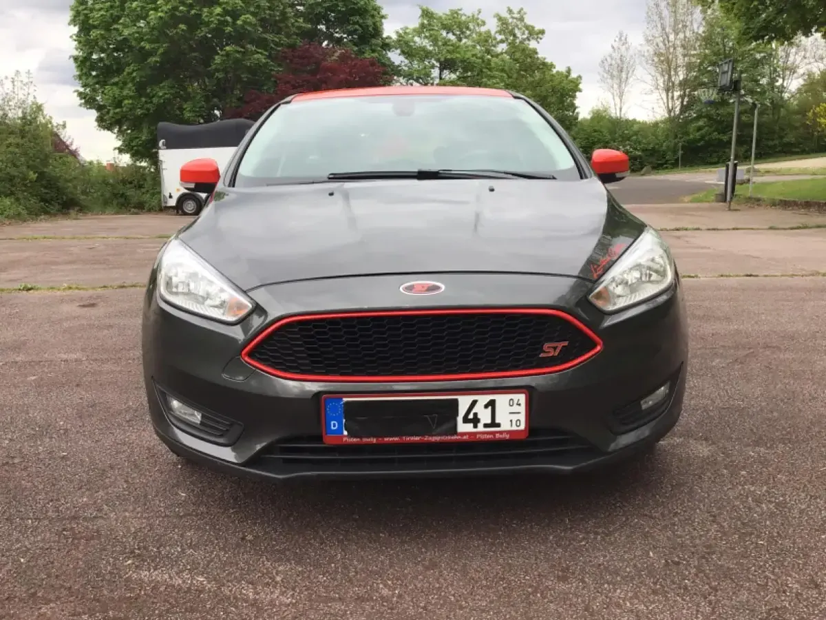 Gebraucht Ford Focus Titanium 120 PS (88 kW) 2014 Grau Kombi