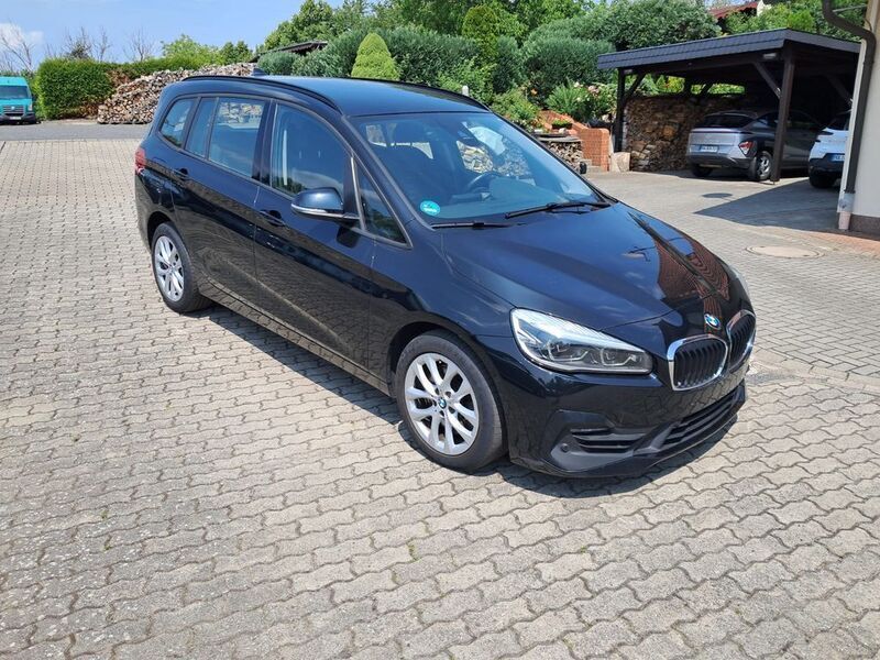 Schwarz Gebraucht 2021 BMW 218 Gran Tourer Sport Line Van / Kleinbus | 13.999 € (Guter Preis) - Bild 1/4