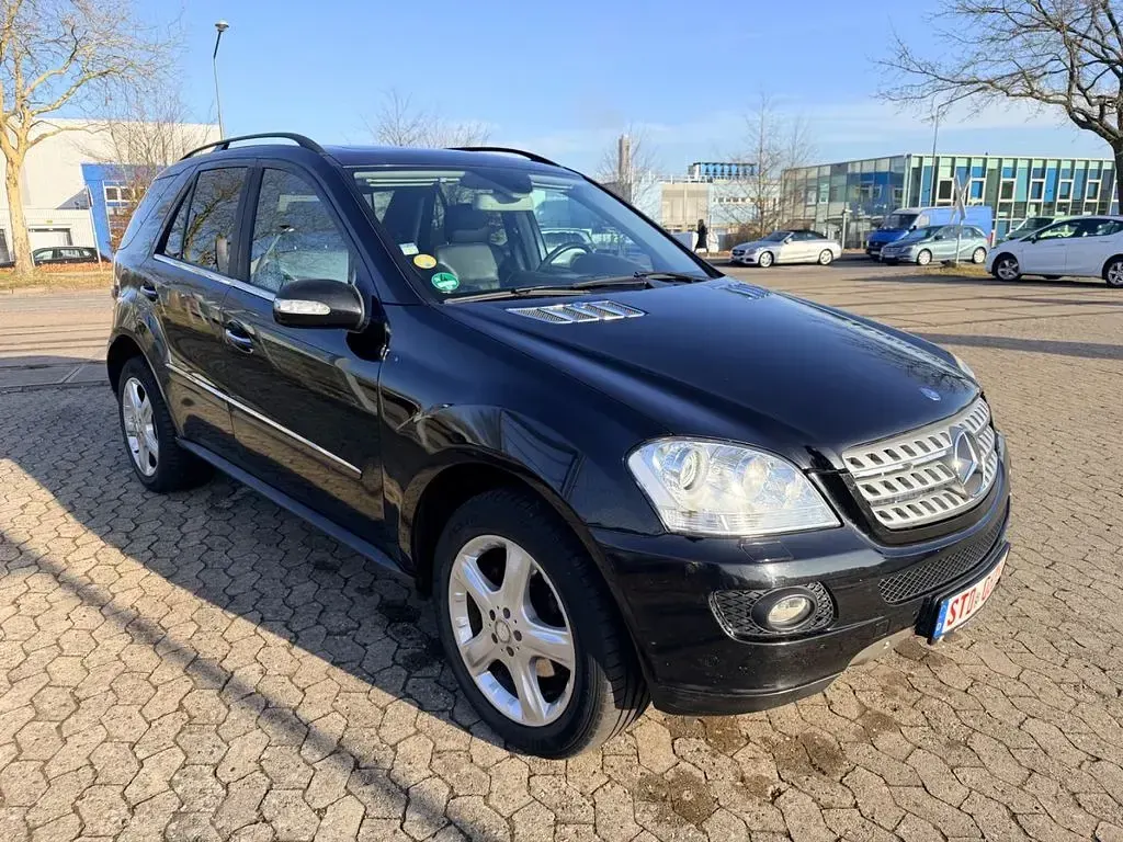 Gebraucht Mercedes ML320 224 PS (164 kW) 2007 Schwarz SUV